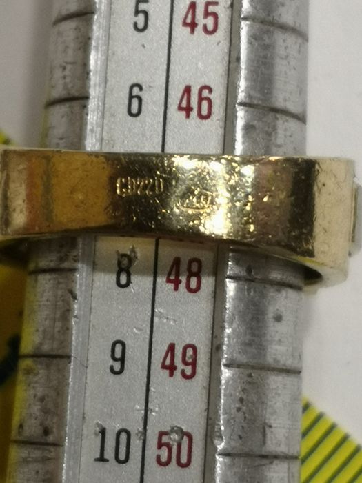 Vind inel din aur 18kt cu diamante și smarald