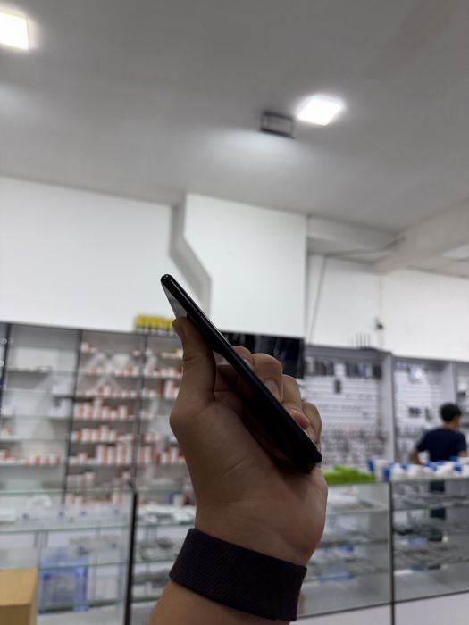 iPhone se 2020 64gb срочни сотилади