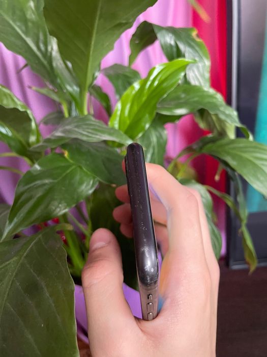 Продам Айфон 11