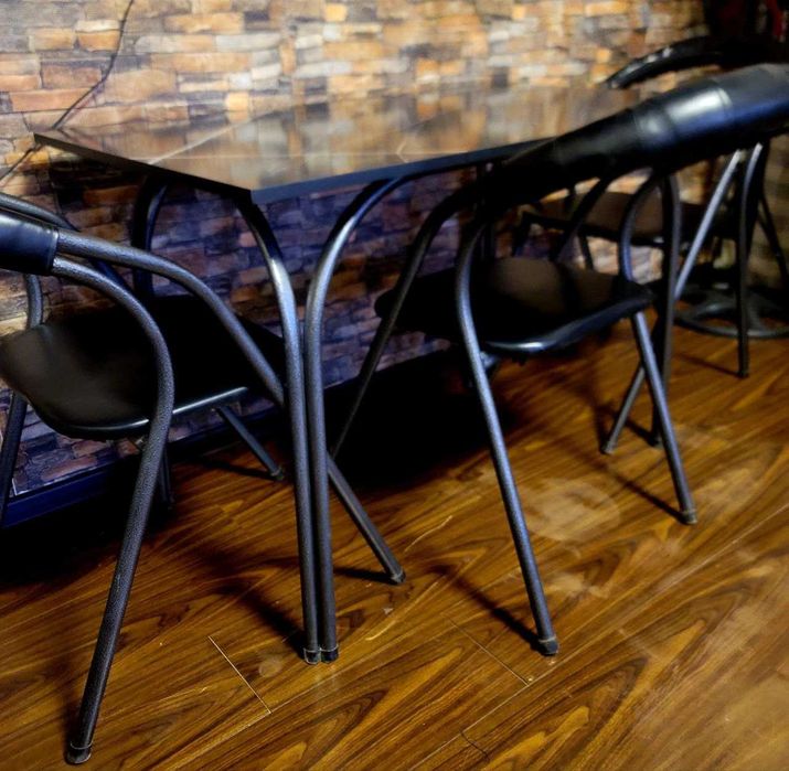 В новом состояние коммлект 1стол 4стула читайте ниже