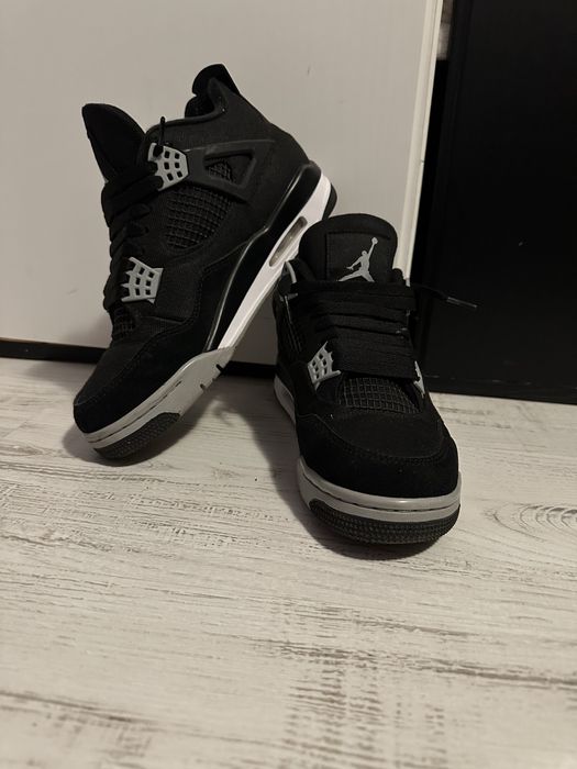 Jordan 4’ retro bred