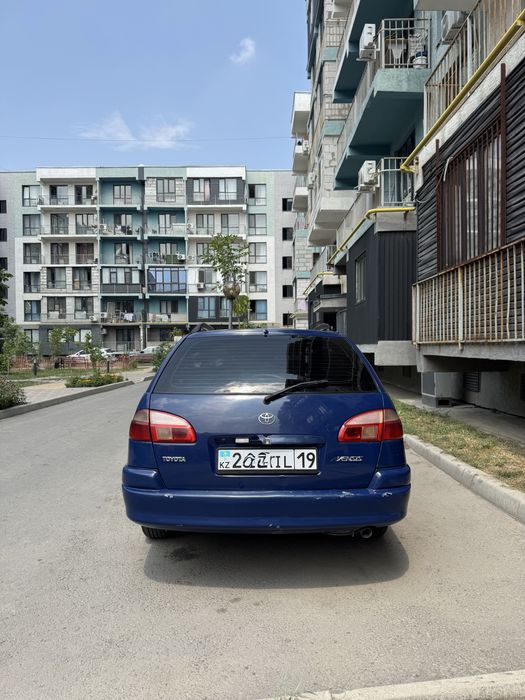 Авенсис продается срочно