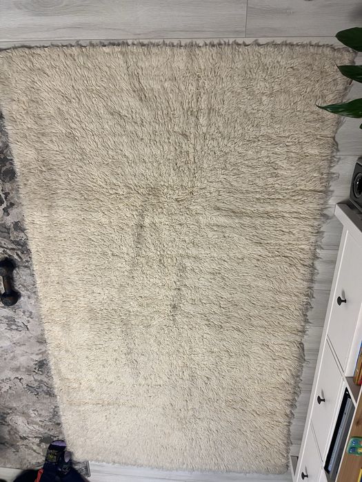 Продавам два бели китеника