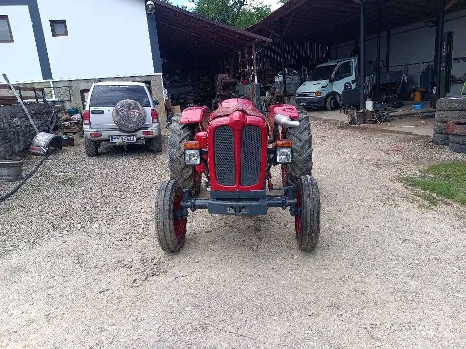 Se vinde tractor 550