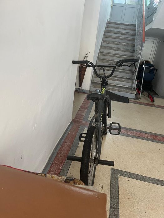 Vând bicicleta BMX