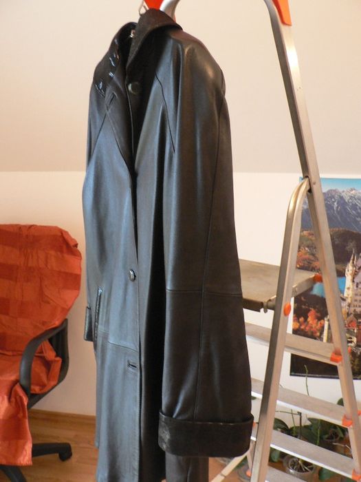 Haina piele , culoare neagra