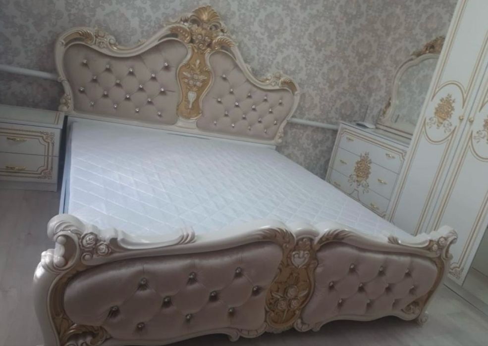 Продам спальный гарнитур