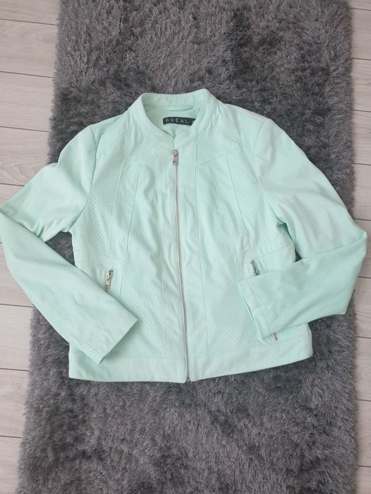 Geaca noua culoare superba marime L