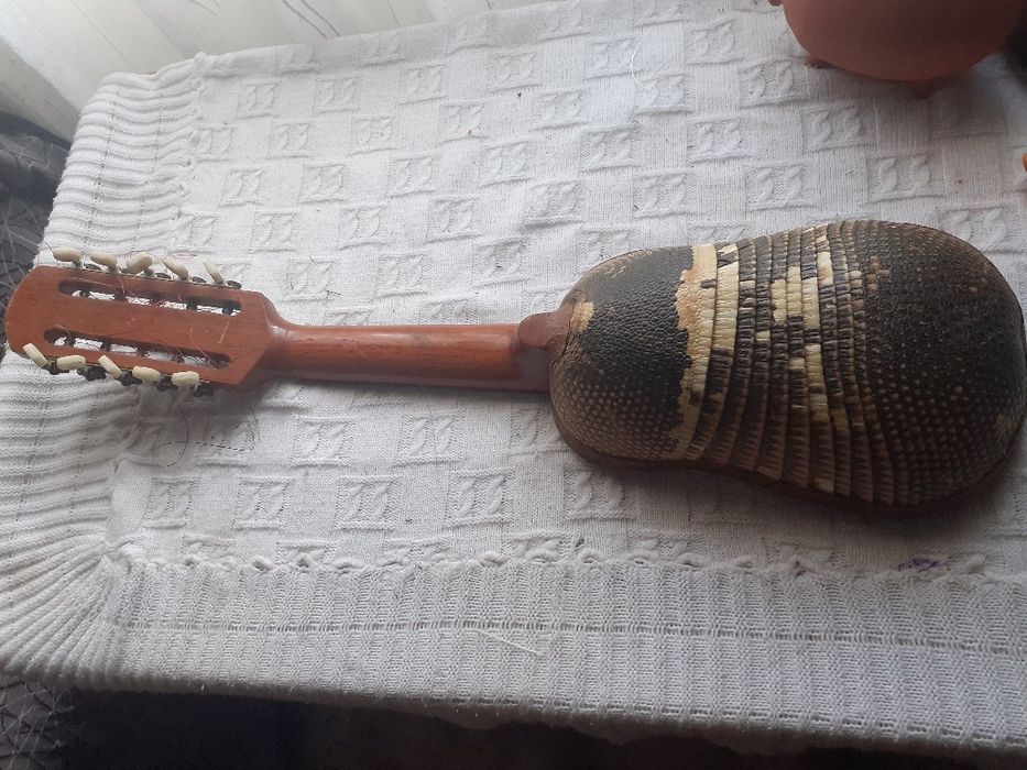Mandolina /Charango veche pretioasa din carapace de tatu