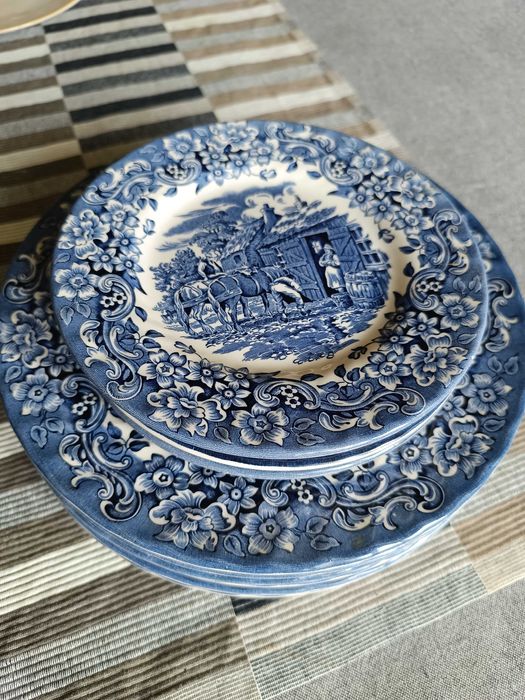 Порцеланови чинии от английски порцелан