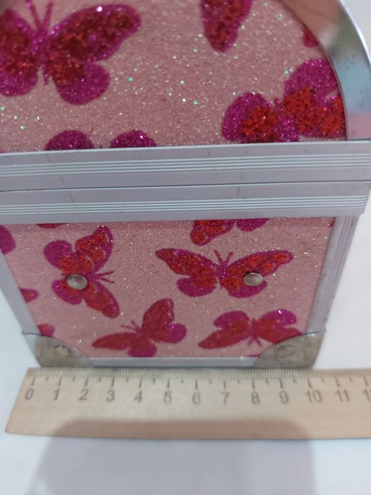 Шкатулка с бабочками.