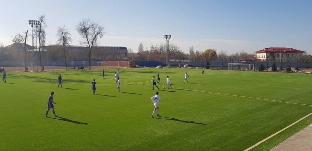 Suniy gazon iskustvenniy