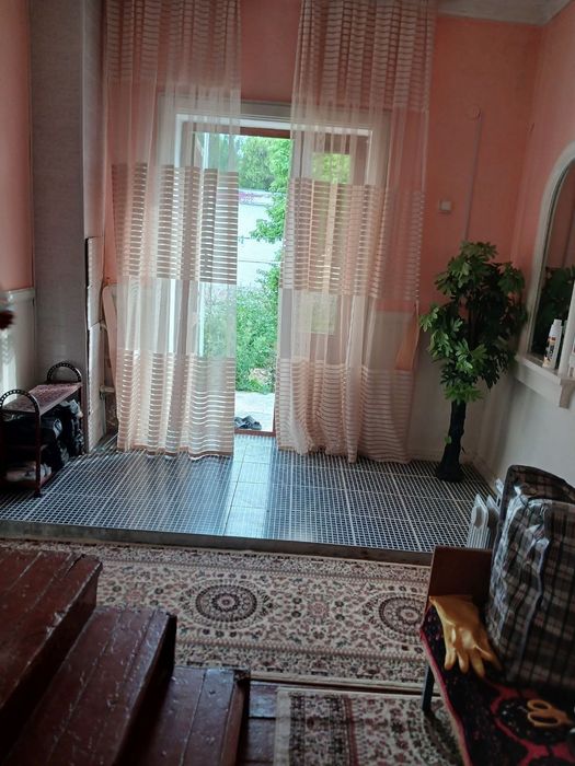 Uy hovli sotiladi sentrdan