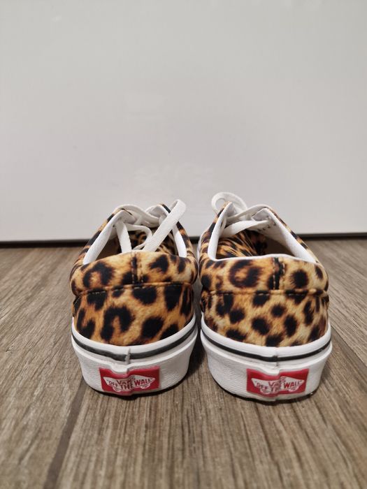 Леопардови кецове Vans