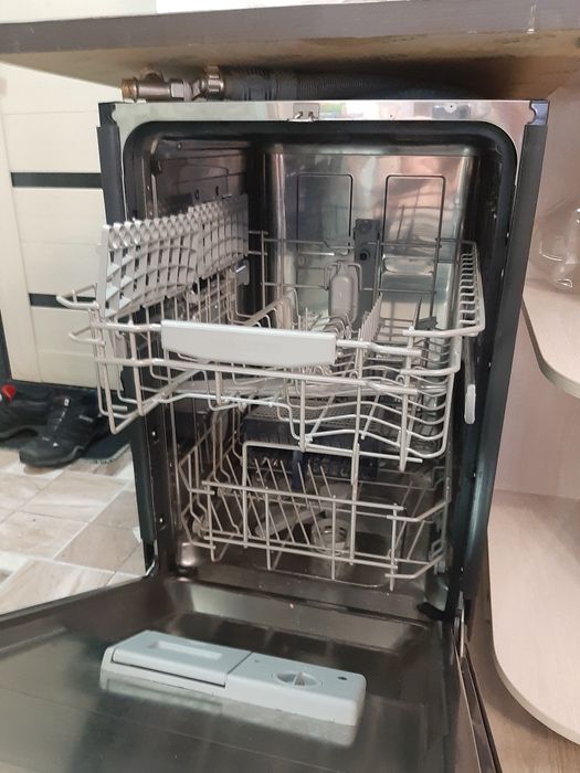 Посудомоичная машина