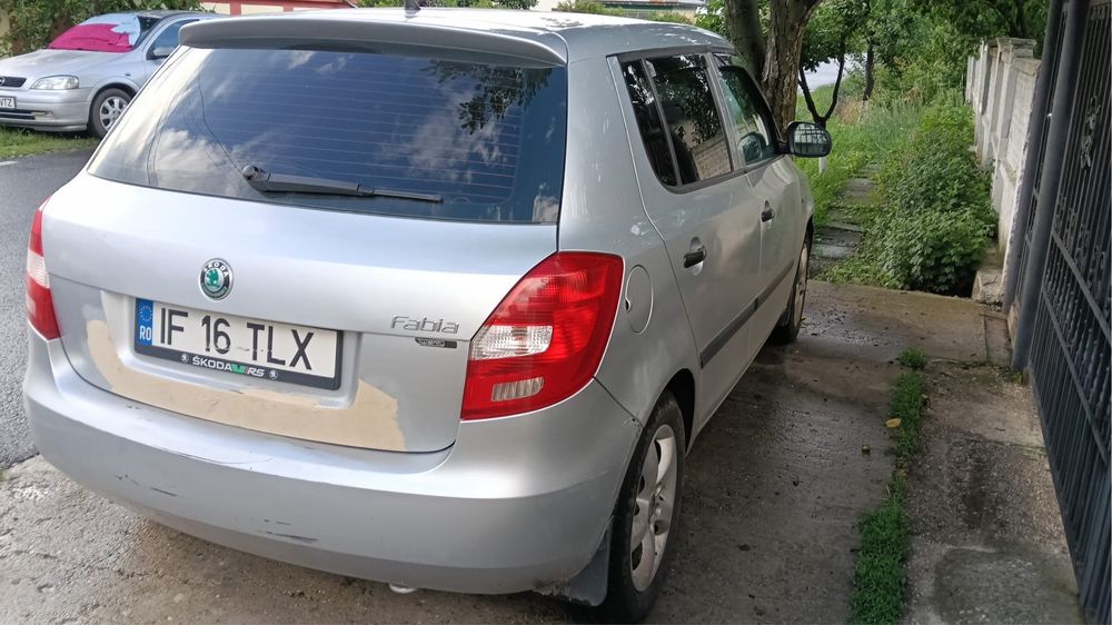Skoda Fabia 2004-4300 lei si Skoda 2012 -3800 euro