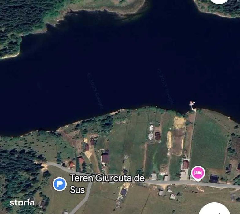 Teren Intravalian langa lac