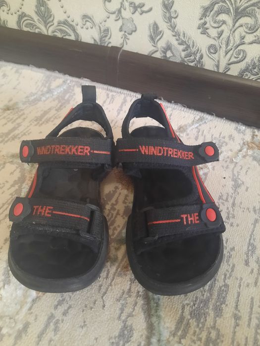 Продам сандали для мальчика