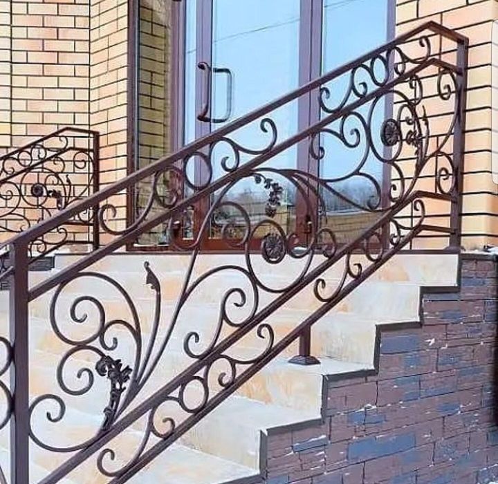 Перила лестнице козырьки