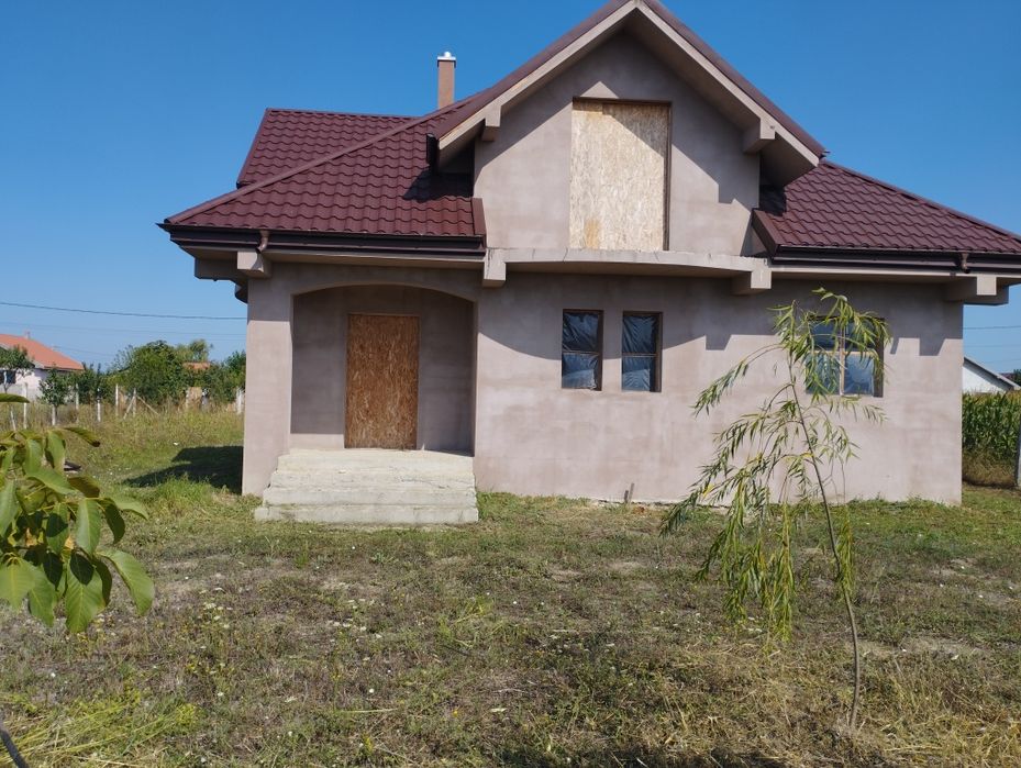 Casa la gri cu Teren Aferent