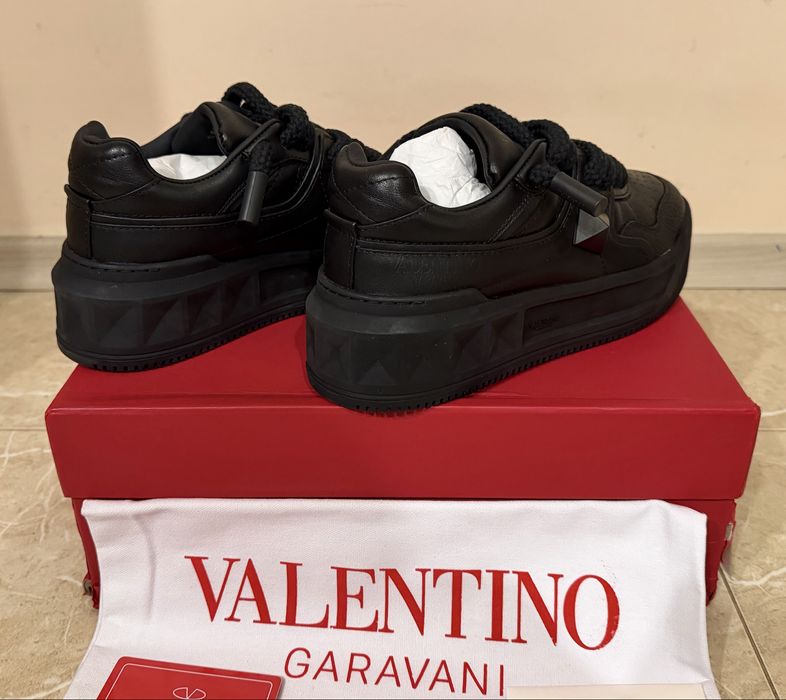 Обувки Valentino