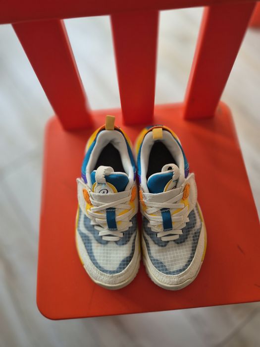 Pantofi sport ,marimea 29( 17 cm in interior)