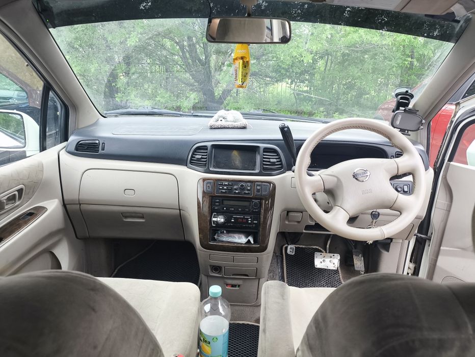 Nissan liberty 2001 года