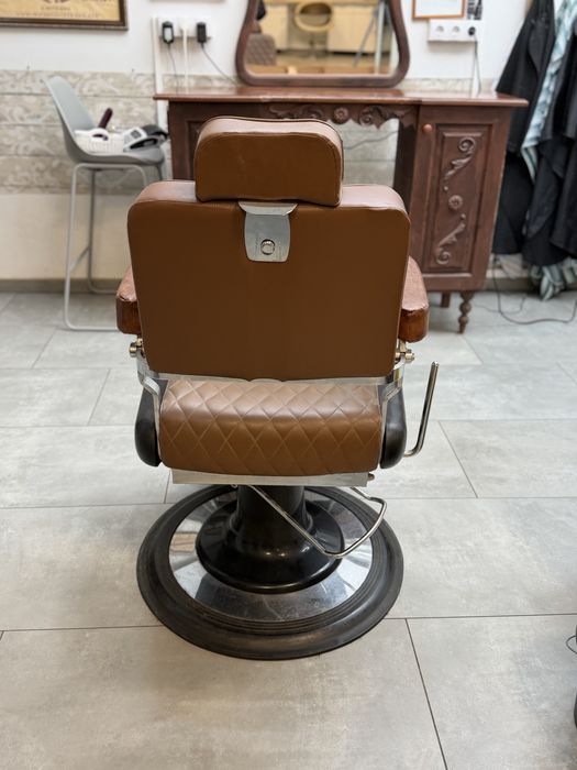 Vand 4  scaune frizerie