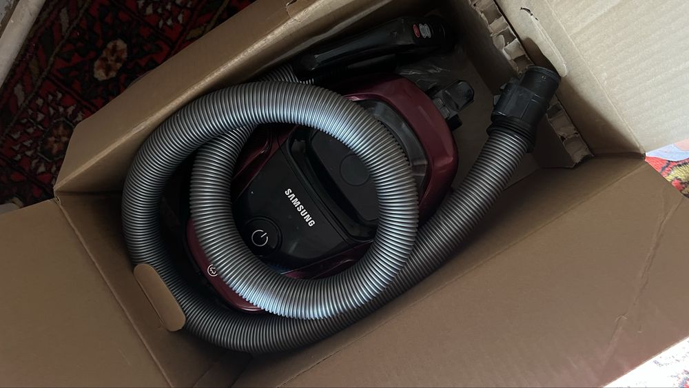 Продаю пылесос Samsung VC18M31A0HP/EV