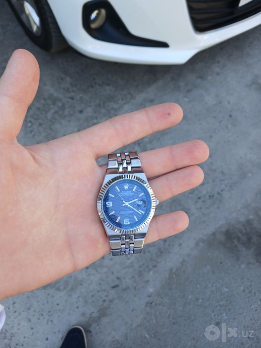 Rolex soat sotiladi