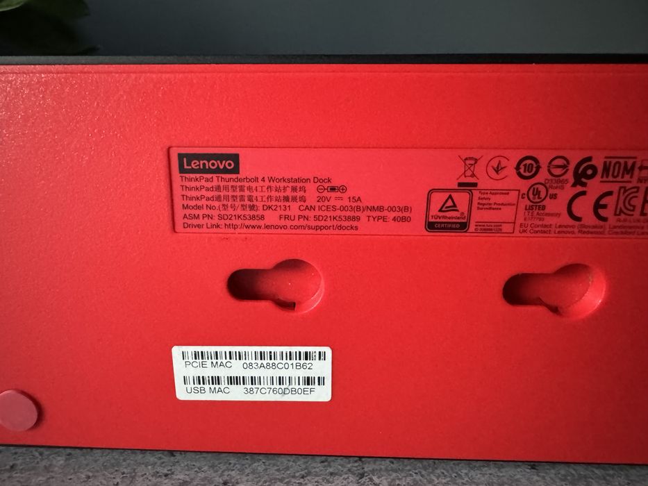 Dock Lenovo ThinkPad Thunderbolt 4 + incarcator 135W