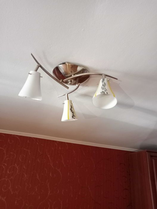 Люстра с тремя плафонами