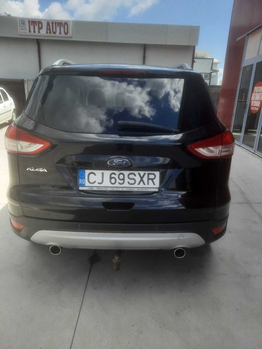 Ford Kuga Titanium culoare negru perlat , 180CP 4x4 sistem inteligent cu cutie de viteza automata