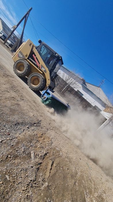 Мини  погрузчик:вилы, ковш, щётка