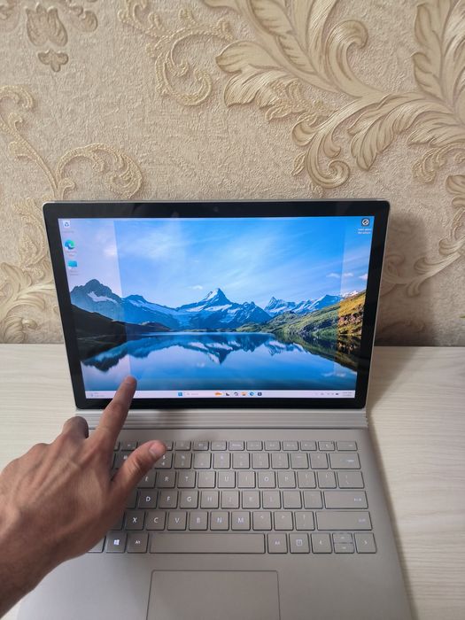 Microsoft Surface Book 2