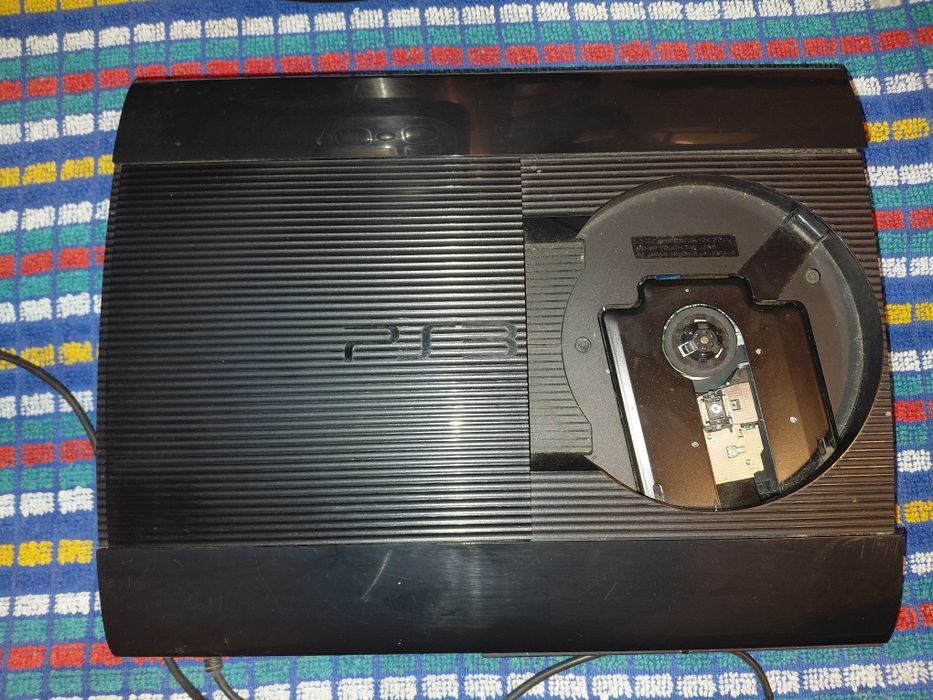 Consolă PlayStation 3 (PS3) Super Slim – Pentru piese sau reparație Pentru reparații