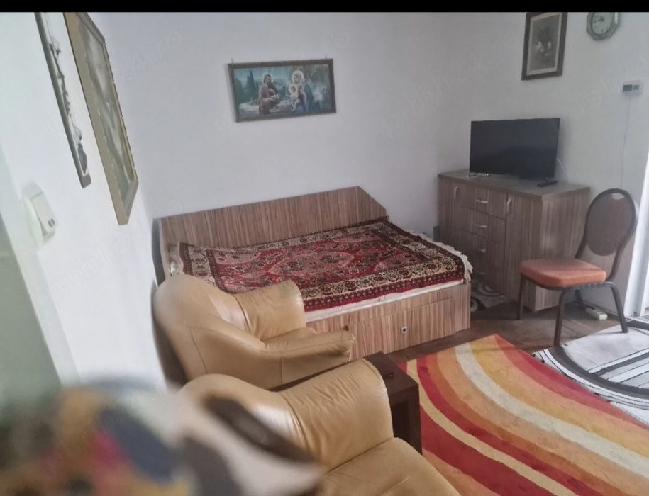 Garsonieră mare, 34 mp, Dărmănești, etaj 3, renovată, cu centrală termică și balcon