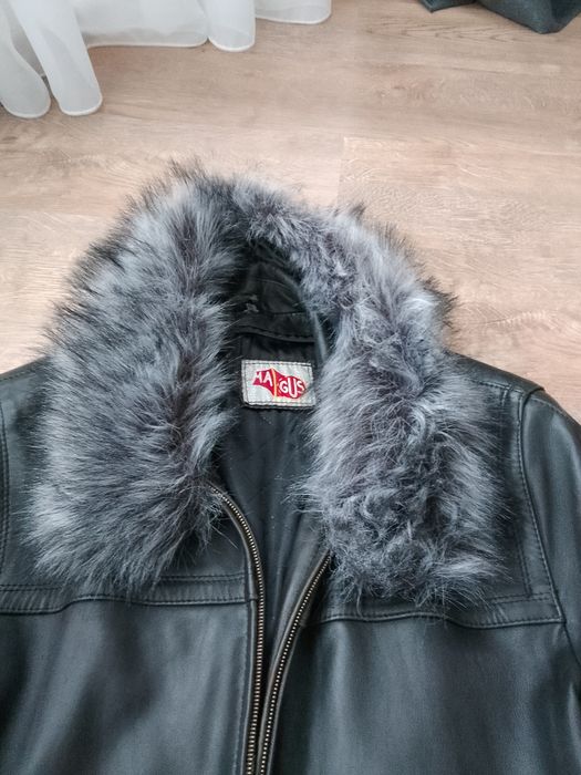 Geaca piele cu blana!