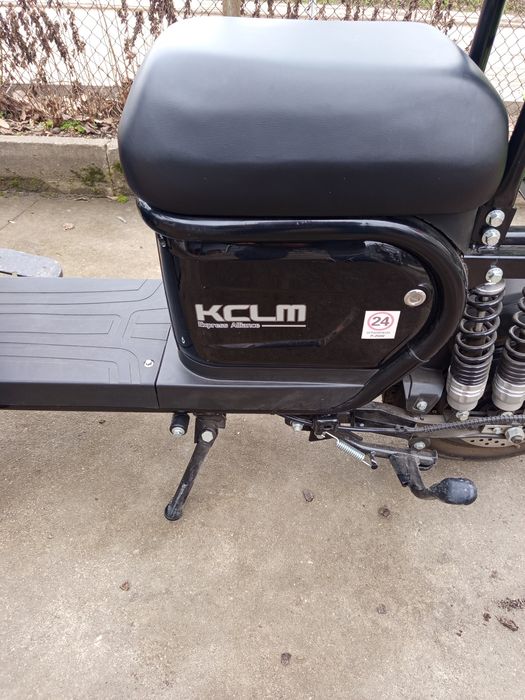 Продавам два броя електрически скутери.