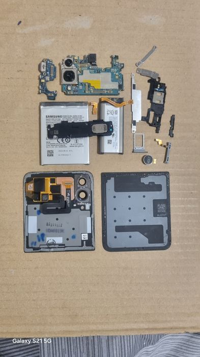 Galaxy Z Flip 4-оригинални части