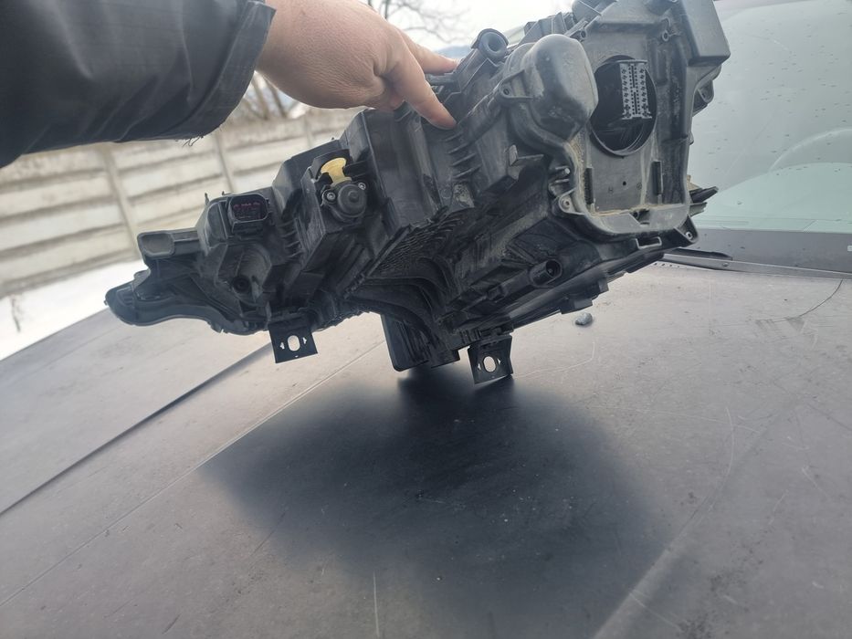 Far dreapta audi Q8 matrix full led cod 4M8941036