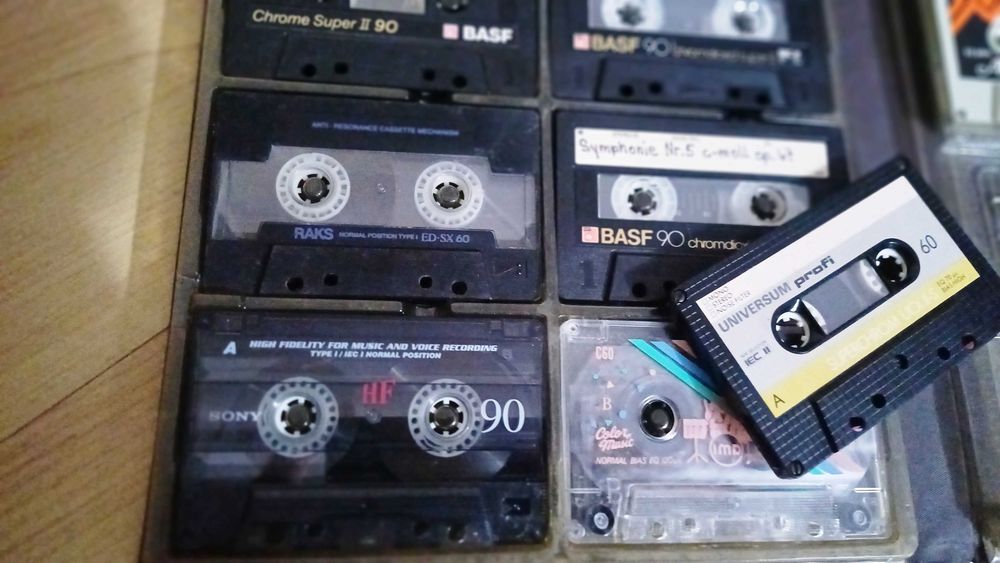 Casete audio, plus album  16 buc.