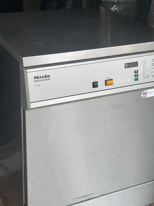 Masina de spalat vase  MIELE Profesional G7882 Fabricata in Germania