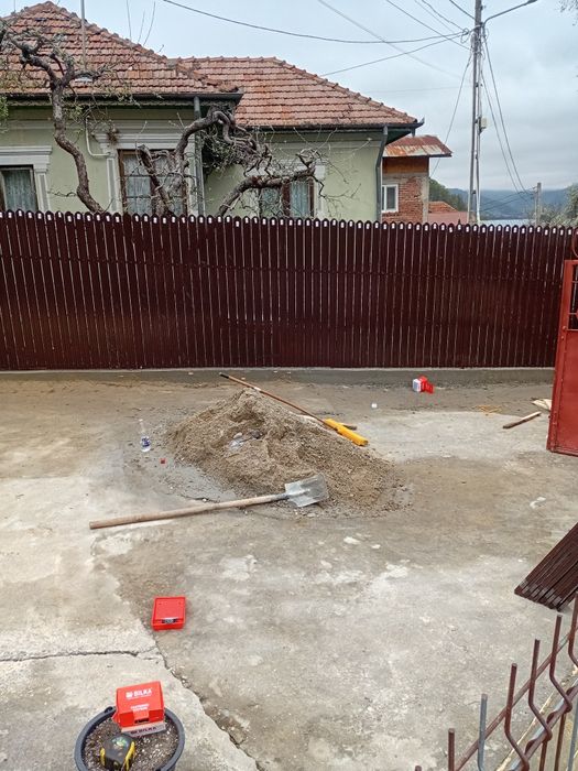 Garduri jaluzea si garduri din sipcă metalica