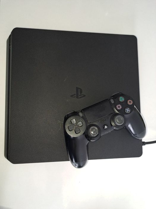 Продавам Плейстейшън 4