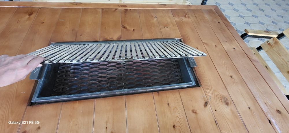 Стол с монгалом барбекю