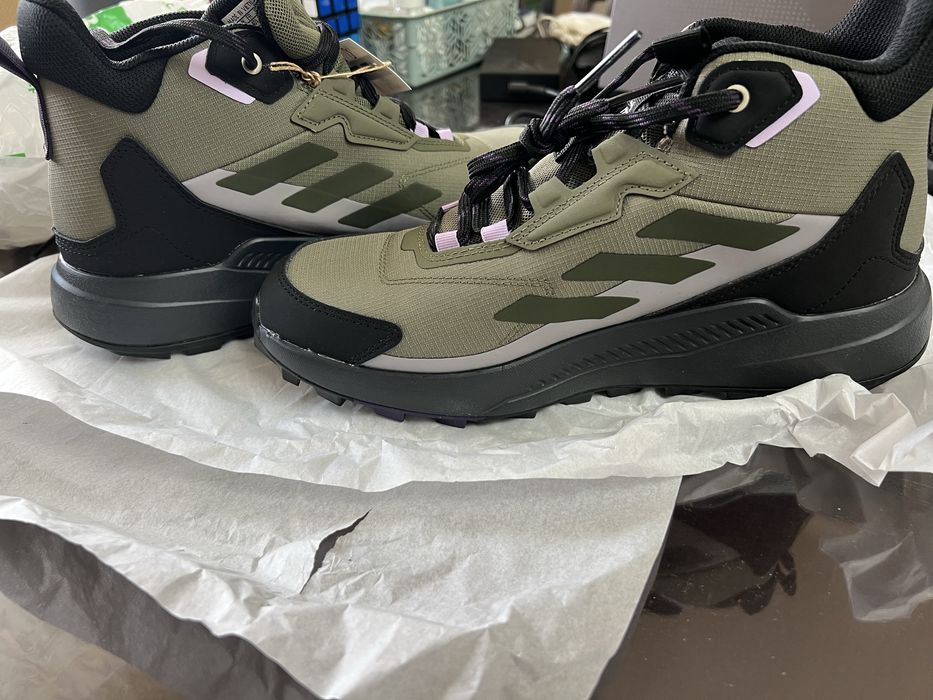 Продам новые кроссовки Adidas Terrex Anylander Mid