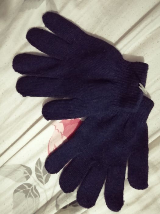 Ръкавици по 4 лева броя и работни по 2 лева броя