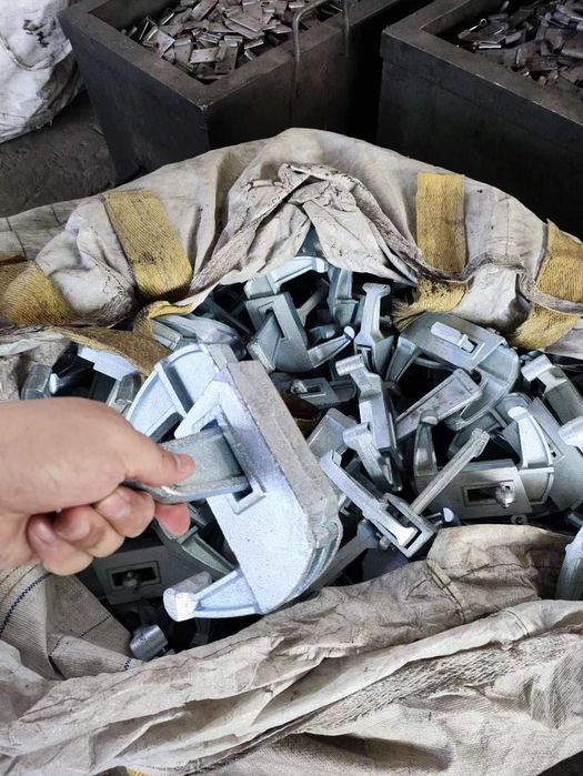 Скоби кламери ригели вертикализатори и аксесоари за вертикален кофраж