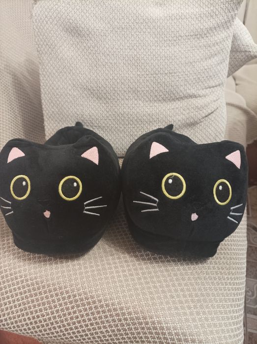 Продавам пантофи за момиче